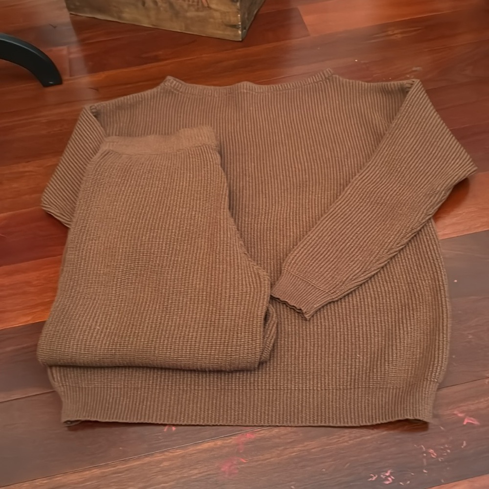 NWOT Women’s Drop Shoulder sweater and drawstring waist pants MEDIUM